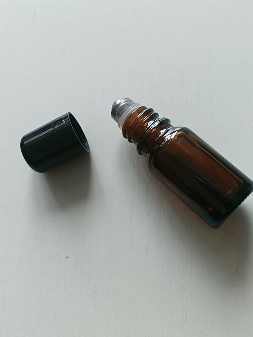 Latest company case about Premium Amber Glass Roller Bottles Empower American Boutique Aromatherapy Brand to Achieve 0% Leakage and Enhanced Shelf